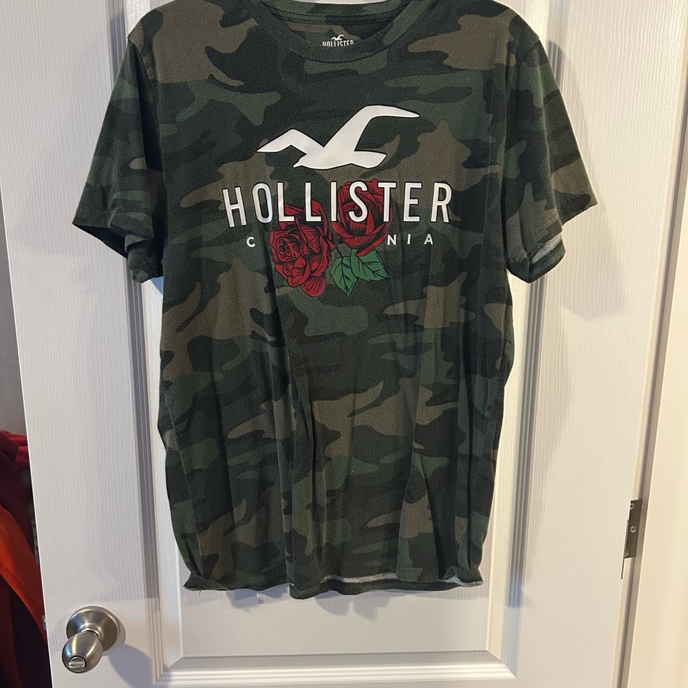 Hollister Green and Red Short Sleeve Tee